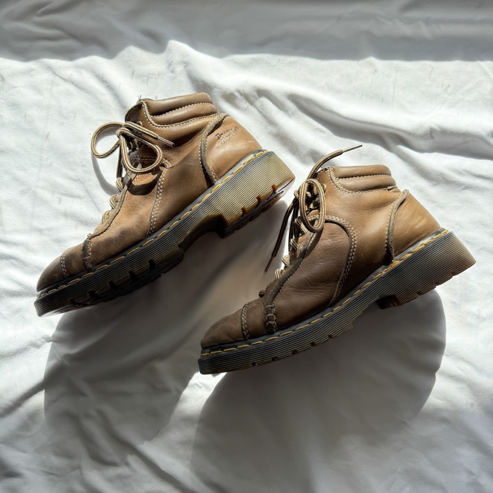 VTG Women’s (8) Dr. Martens Lace Up #8A54 Brown Boots